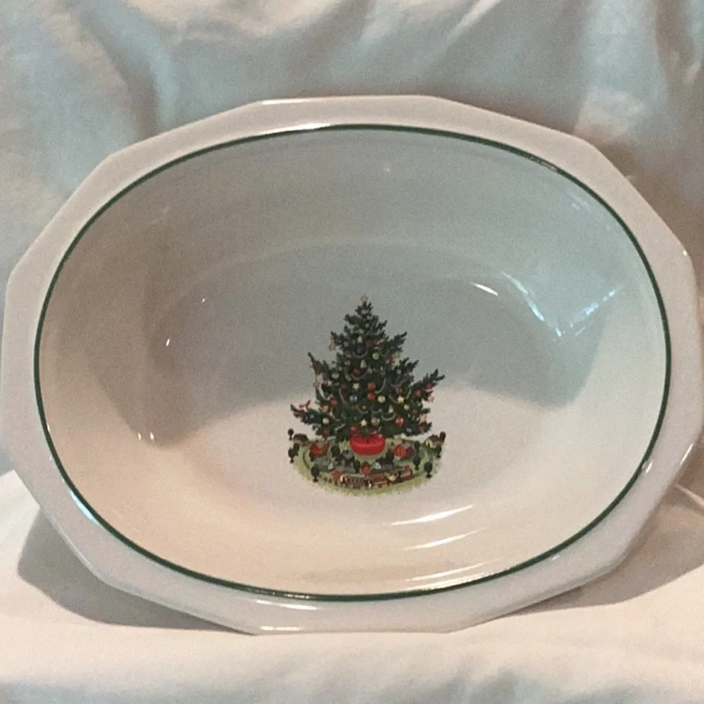 Pfaltzgraff Christmas Heritage Oval Serving Bowl